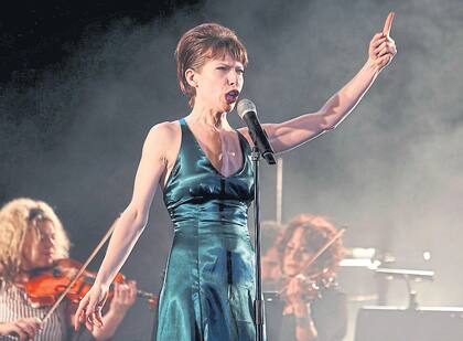 Elena Roger junto a la Orquesta Hyponofón