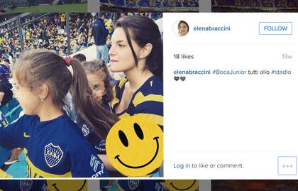 Elena y sus hijas en el estadio de Boca