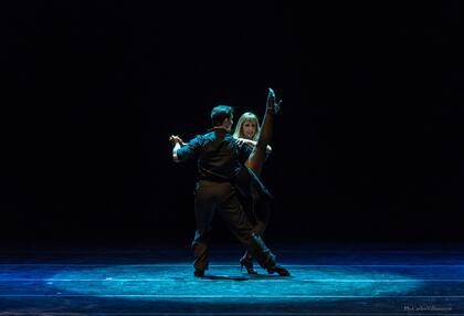 Eleonora Cassano bailó "Chin Chin", un tango de la coreógrafa Ana María Stekelman, con música de Piazzolla