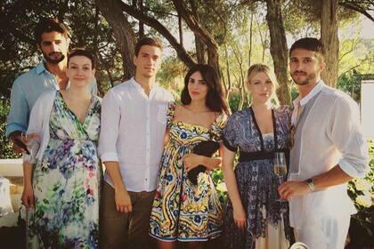 Eleonora, Luigi y Barbara Berlusconi con sus respectivas parejas.