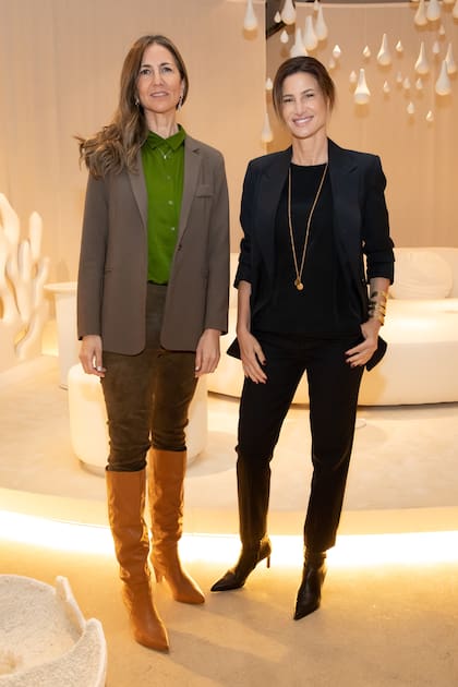 Eleonora Molina, directora de Miranda Bosch Gallery, y la diseñadora Julia Tonconogy