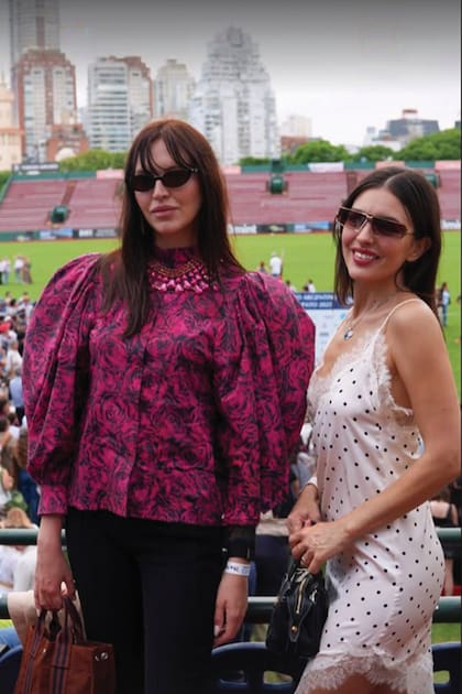 Eleonore con Sophie Alurralde en la final del Campeonato de Pato 2025 que se celebró el 14 de diciembre en el Campo Argentino de Polo