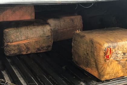 Elevaron a juicio a cinco personas por el tráfico de 300 kilos de cocaína arrojada desde una avioneta en Pergamino