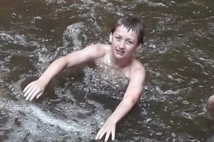 Eli Harrison es el niño de once años que se convirtió en el héroe de su localidad después de rescatar a un pequeño en el agua