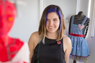 Diseñaba vestuario de ópera y hoy hace vestidos con electrónica e impresiones 3D