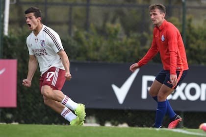 Elías López, de River, festeja su gol, que dio vuelta el marcador en el amistoso contra San Lorenzo y puso el marcador 2-1; el partido concluyó 3-3.