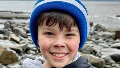 Elie Morris descubrió un fósil de 200 millones de años mientras paseaba por la playa (Foto: Glenn Morris).