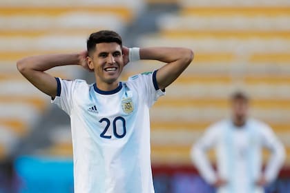 Exequiel Palacios parece lamentarse, pero terminó contento por el cuarto triunfo argentino en once encuentros como visitante de Bolivia.