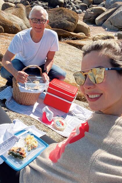 Para el cumpleaños número 74 de Eduardo, que fue el 17 de septiembre, celebraron con un picnic al aire libre y con una comida en un restaurante.
