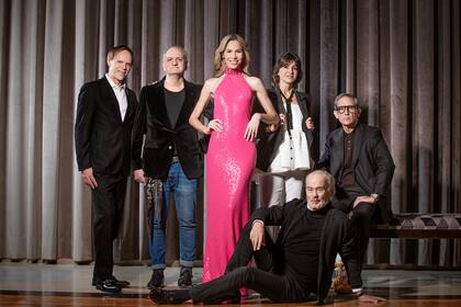 Elina Costantini con Adrián Brown, Evangelina Bomparola, Laurencio Adot, Thiago Pinheiro y Gino Bogani