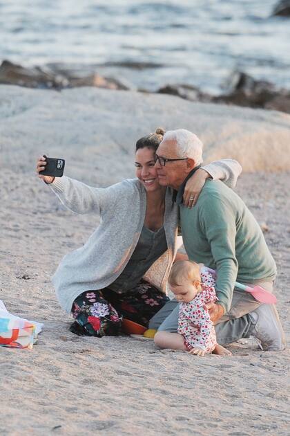 Elina suele oficiar de fotógrafa y capta momentos inolvidables con su celular. Kahlo ya da sus primeros pasos