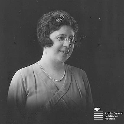 Elisa Beatriz Bachoffen, ingeniera pionera en Argentina y América del Sur. 1918.