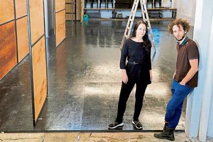 Elisa Carricajo y Juan Onofri Barbato, los dueños y gestores que la sala Planta Inclán que, junto a Melina Seldes, lanzan el jueves un ciclo pensando para la Red que, imaginan, llegado el momento entre en o directo con lo que suceda en la sala