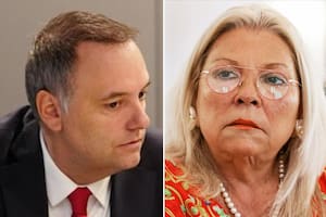Elisa Carrió arremetió contra Adorni por las hipotecas