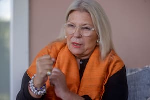 Carrió criticó a Milei por acusar a Lanata de recibir "sobres"