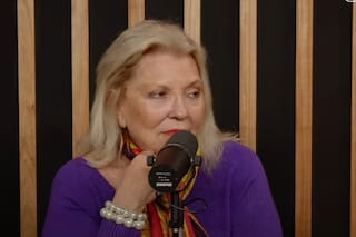 Carrió anunció su noviazgo con un hombre 25 años mayor, pero después lo desmintió