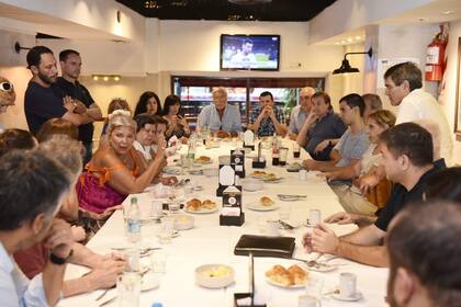 Elisa Carrió retomó la actividad y se mostró junto a Quirós