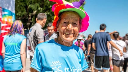 Elisa Forti y a sus 82 años cruzó por cuarta vez corriendo la Cordillera de los Andes