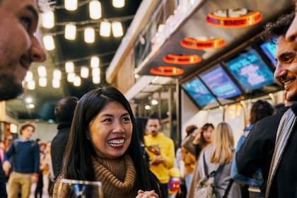 Elisa Hsueh maneja junto con su familia tres locales de Víaviva: dos que ya se encuentran en funcionamiento (Brochette City y Chicken Club) y un tercero próximo a inaugurarse (Sakura).