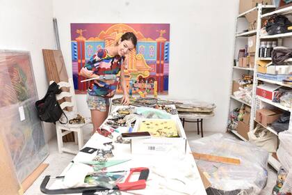 Elisa Insua –reconocida artista plástica– trabaja en el taller Paz Soldán junto a otros 25 artistas; está ubicado en la calle Paz Soldán 4950