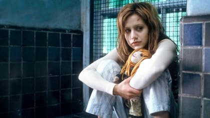 Elisabeth Burrows (Murphy), una joven catatónica y traumatizada