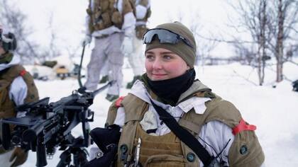 Elisabeth, de 20 años, es parte de la guardia territorial de Noruega