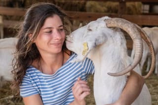 Dejó París por amor y se instaló en un pueblo bonaerense para hacer un emprendimiento que es sensación