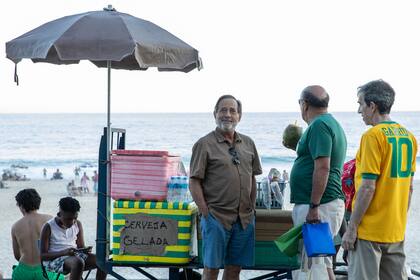 Eliseo interpretado por Guillermo lla en la playa