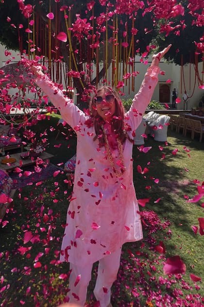 Elizabeth Hurley disfrutó de una mini escapada de diez días a la India junto a su hijo Damian