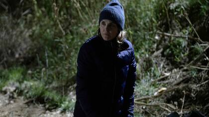 Elizabeth Jennings frente al pozo, en una de las grandes escenas de la serie.