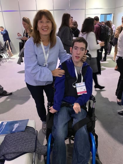 Elizabeth junto a su hijo Juan Agustín