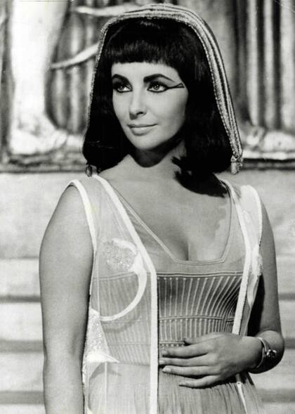Elizabeth Taylor como Cleopatra