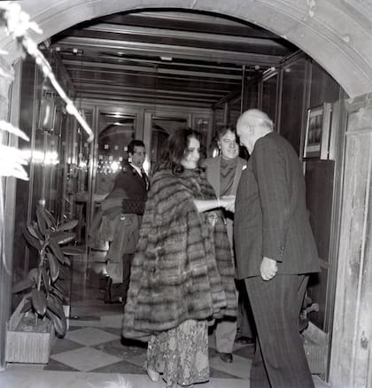 Elizabeth Taylor y Richard Burton, en un recepción del hotel