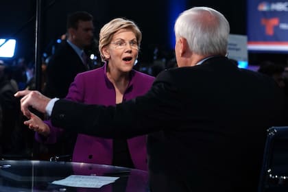 Elizabeth Warren fue el candidato más destacado de la noche con sus efusivas intervenciones sobre en temas de inmigración y salud.