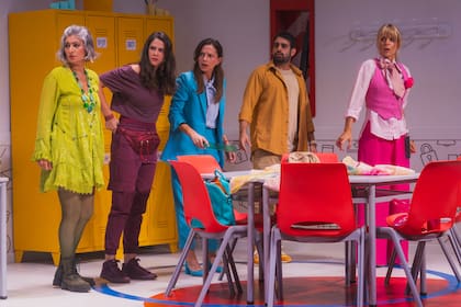 "Ella es una mamá con tiempo, una mamá rosa que lleva una vida más liviana para el afuera, una nueva rica. Se van a divertir porque hay muchas situaciones donde uno se identifica. Hablamos de algo que nos interpela"