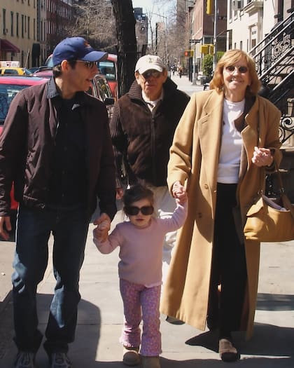 Ella Stiller es nieta de los actores Jerry Stiller y Anne Meara