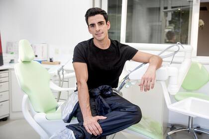 “Ella tiene un nivel de exigencia tan alto que, se los ve blancos, y cada vez quiere un grado más de blanqueamiento”, sostuvo Guillermo Ardohain en Siendo Pampita