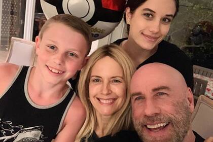 John Travolta y Kelly Preston junto a sus hijos