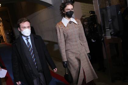 Ella usó un vestido de Batsheva y un abrigo de cuadros de Miu Miu en la ceremonia de asunción presidencial