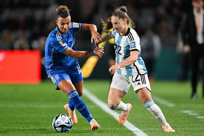 Ella y la pelota; Banini le gana la posesión a la italiana Arianna Caruso 