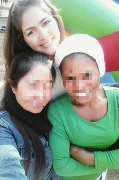 Ellas son dos de las niñeras de la casa