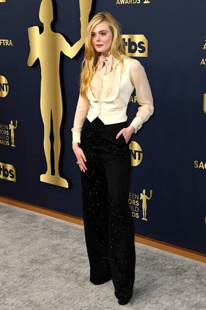 Elle Fanning cambió el vestido por un diseño con pantalón