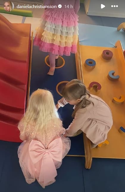 Elle, la anfitriona del cumpleaños, se divirtió con sus amigos