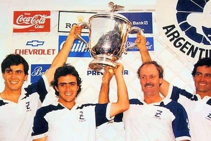 Ellerstina 1994, ganador de la Triple Corona: Adolfito y su primer título en Palermo, con Ellerstina, junto a Mariano Aguerre, Gonzalo Pieres y Carlos Gracida