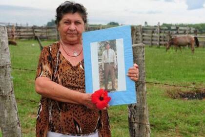 Elma Pelozo recibió las pertenencias de Cambacito: un reloj y un pañuelo bordado