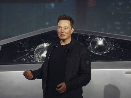 Elon Musk aprovechó el marco del lanzamiento de la pickup para hablar sobre temas vinculados a X, la red social ex Twitter que adquirió hace un tiempo