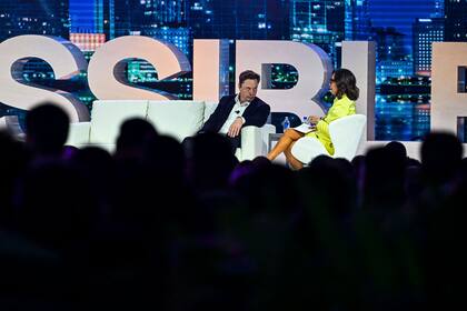 Elon Musk, CEO de Twitter, habla en una conferencia de marketing, en Miami Beach, Florida, el 18 de abril de 2023. 