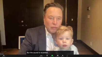 Elon Musk con X Æ A-Xii, el hijo que tuvo con la artista musical canadiense Grimes