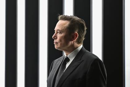 Elon Musk, director ejecutivo de Tesla, acude a la inauguración de la fábrica de Tesla Berlin Brandenburg en Gruenheide, Alemania, el 22 de marzo de 2022. (Patrick Pleul/Pool vía AP, archivo)