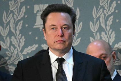 Elon Musk tiene su propia plataforma de inteligencia artificial, xAI, y es uno de los fundadores de OpenAI (abandonó la empresa en 2018)
